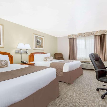Ramada By Wyndham Ely Otel Dış mekan fotoğraf