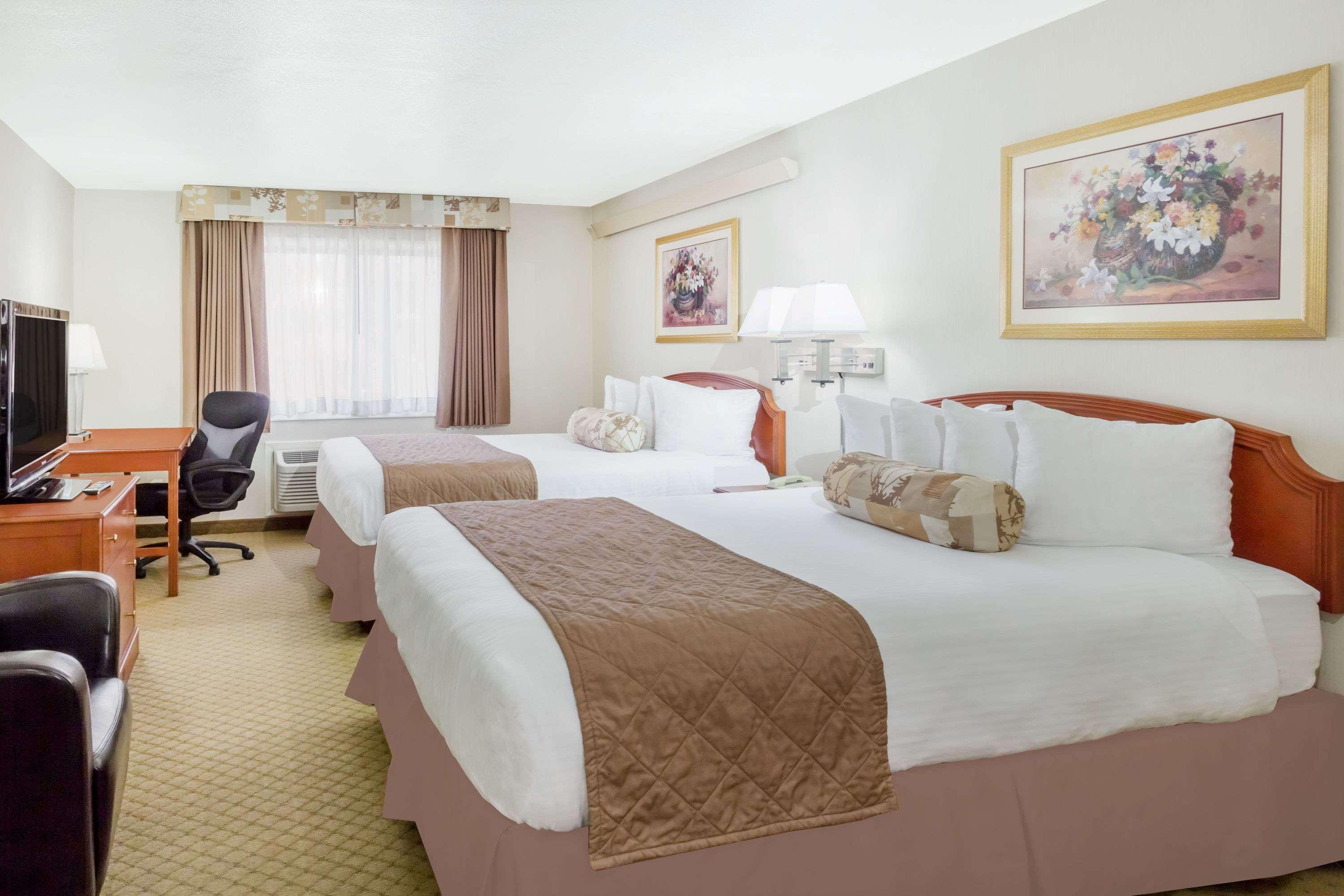 Ramada By Wyndham Ely Otel Dış mekan fotoğraf