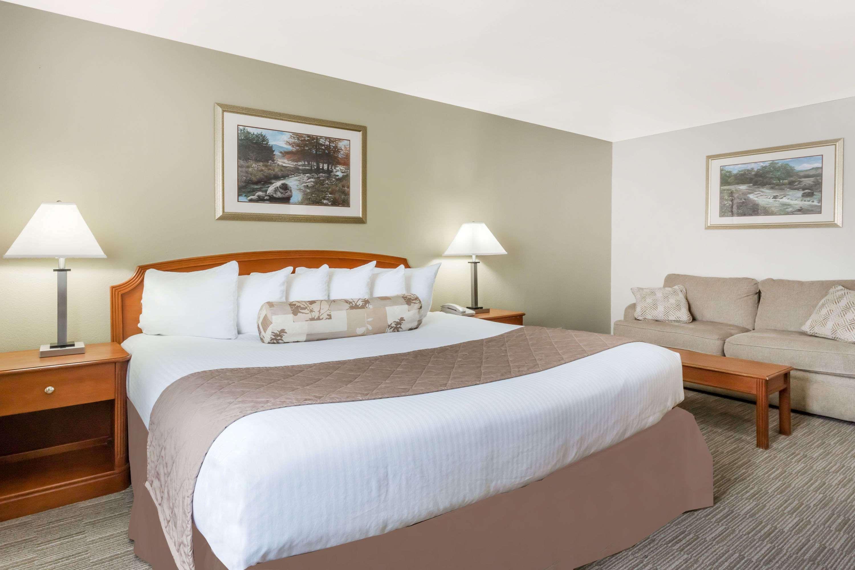 Ramada By Wyndham Ely Otel Dış mekan fotoğraf
