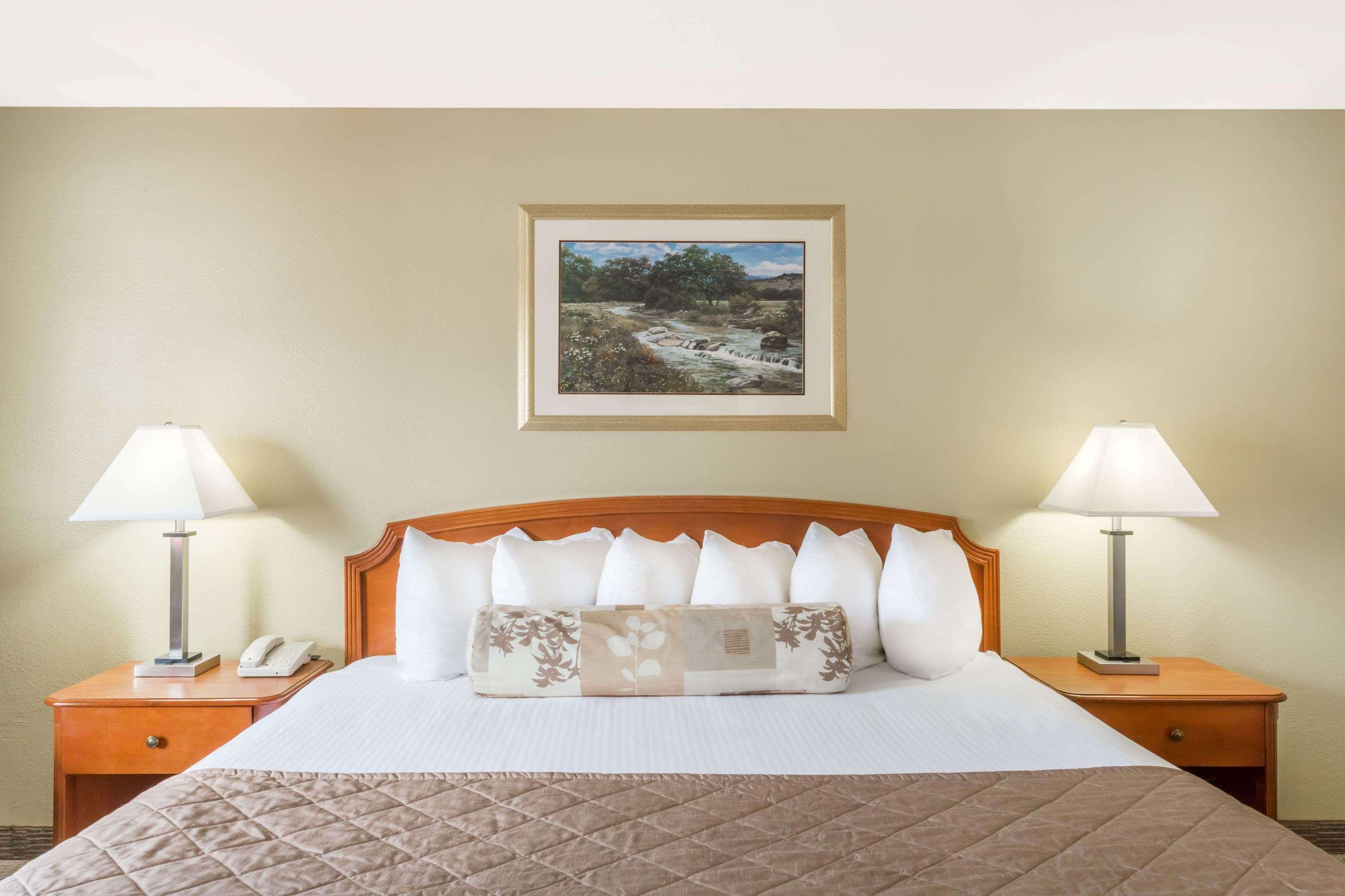 Ramada By Wyndham Ely Otel Dış mekan fotoğraf
